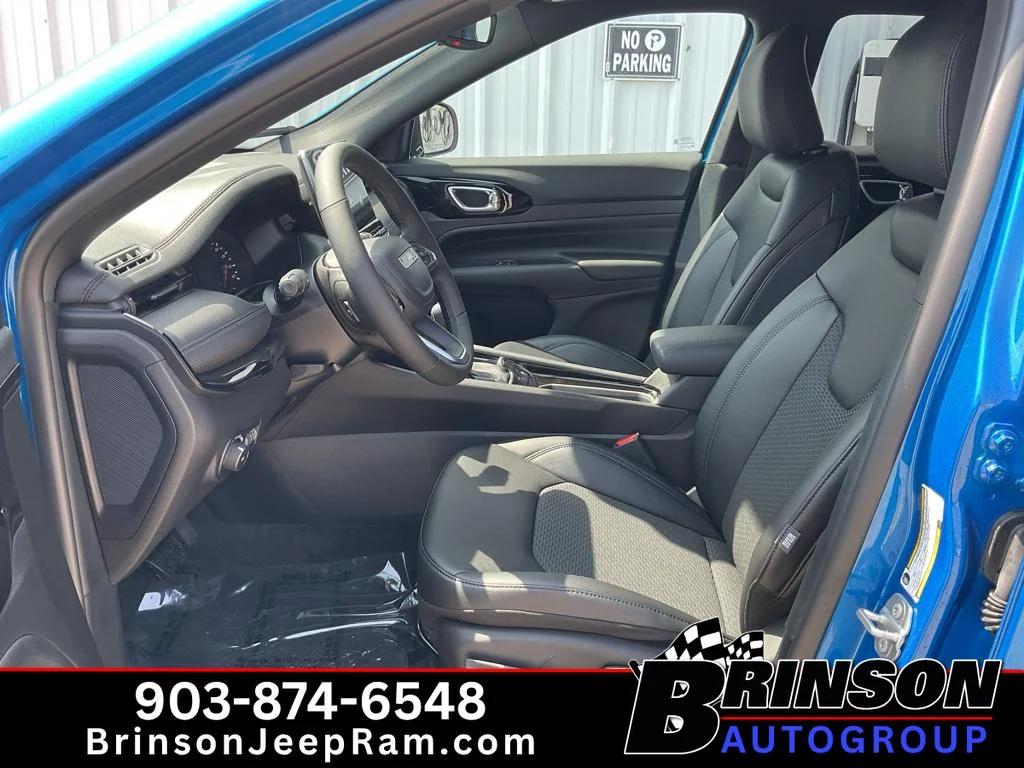 New 2026 Hydro Blue Pearlcoat Jeep Latitude Altitude image 11
