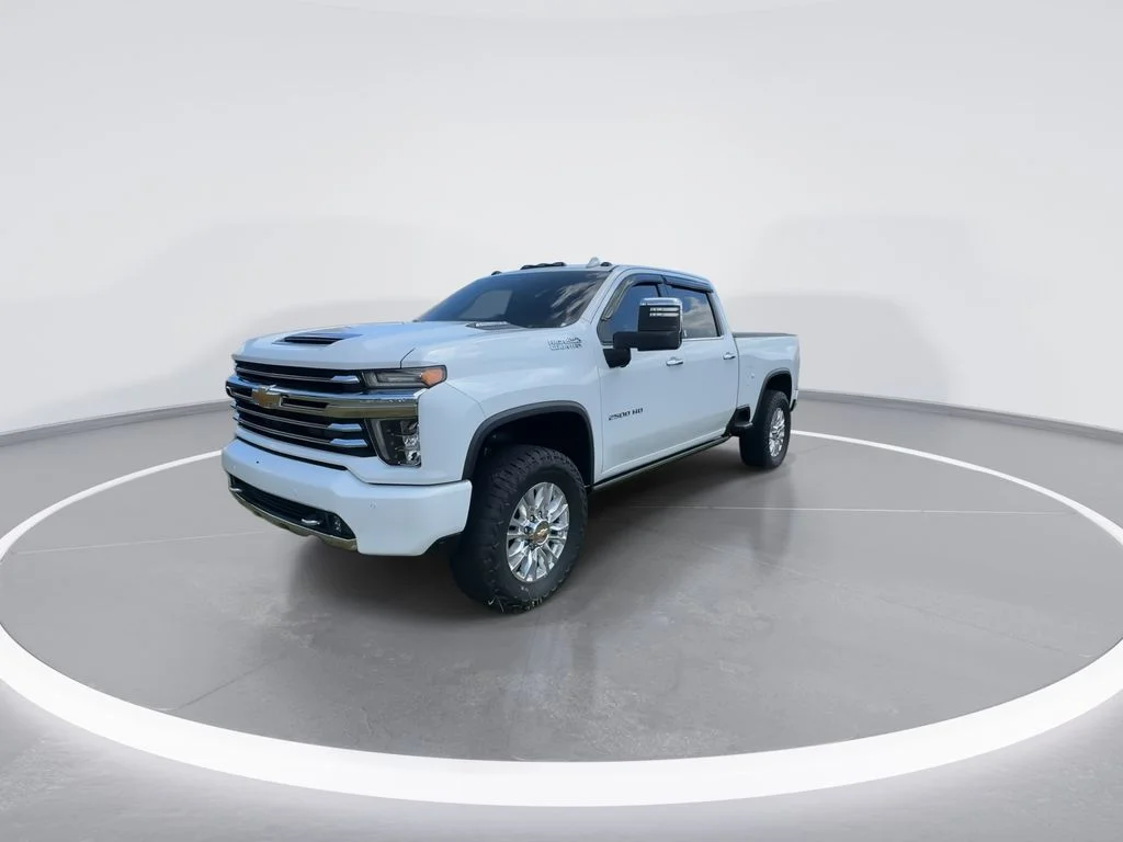 Used 2022 White Chevrolet High Country image 4