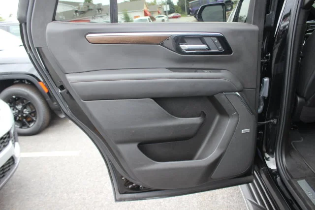 Used 2025 Black Chevrolet High Country image 24
