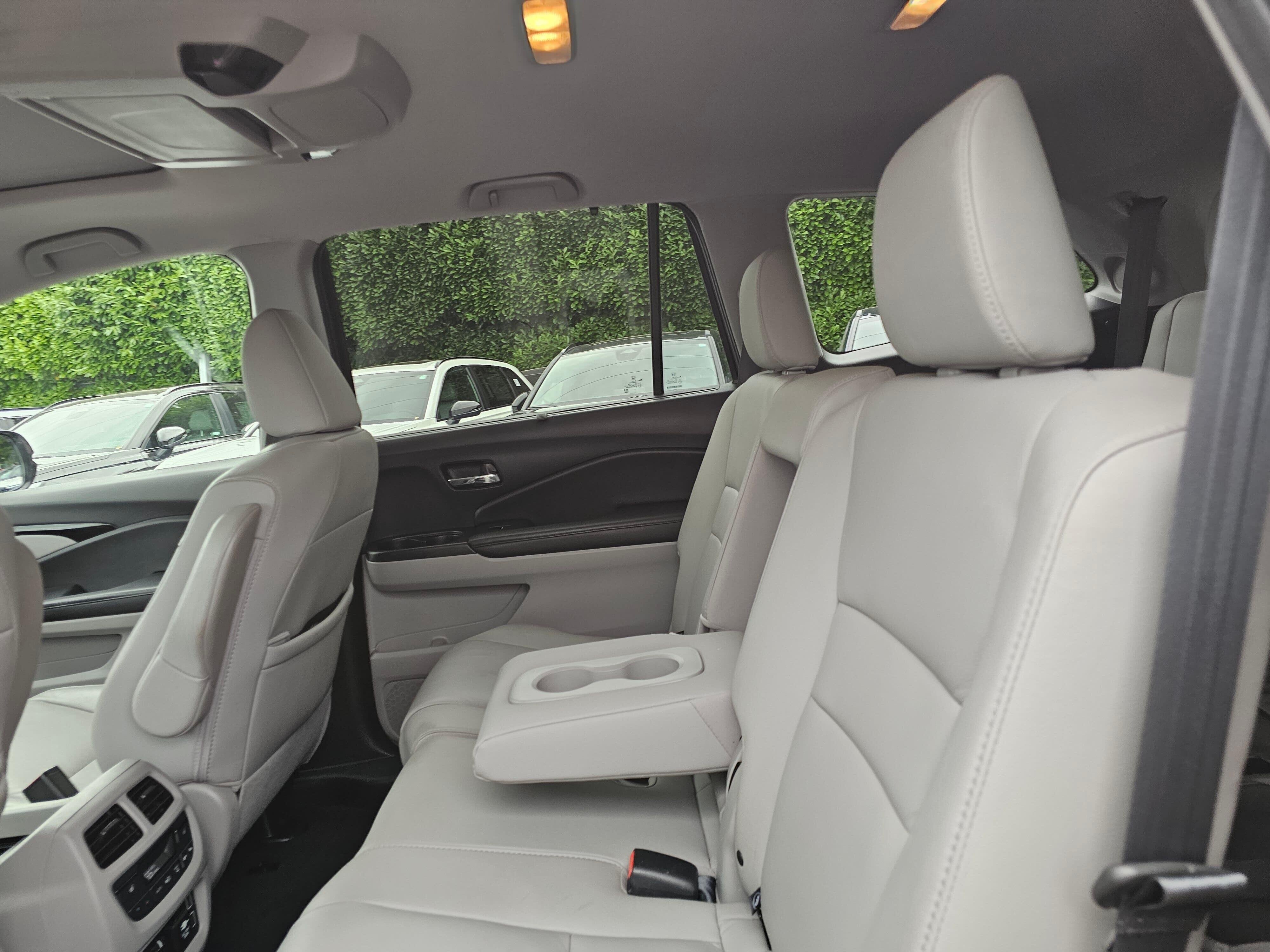 Used 2019 Modern Steel Metallic Honda Touring image 18