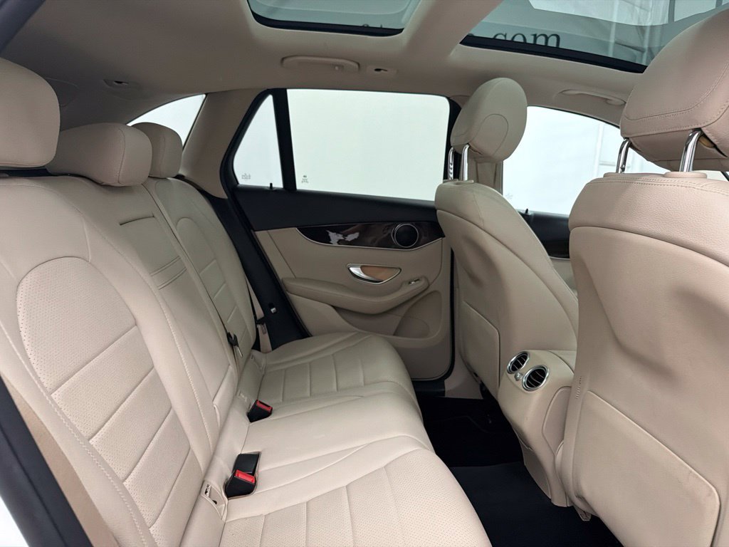 Used 2016 White Mercedes-Benz GLC 300 image 27