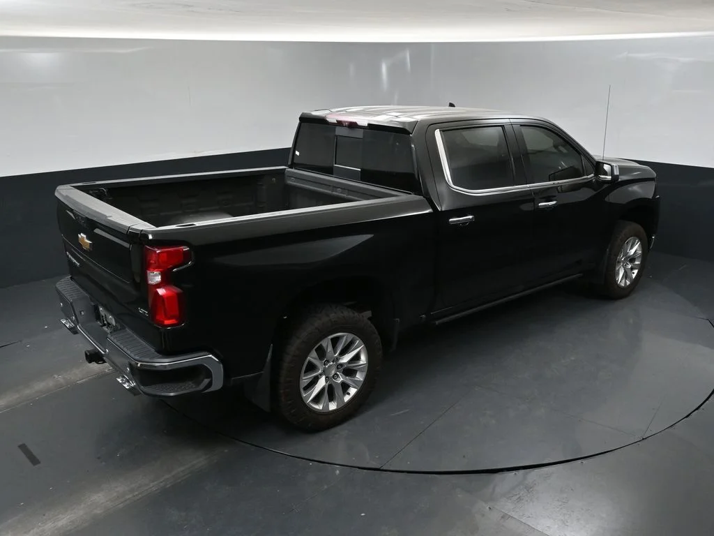 Used 2021 Black Chevrolet LTZ image 17