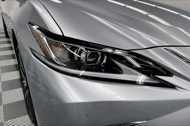 Used 2022 Iridium Lexus 350 image 32