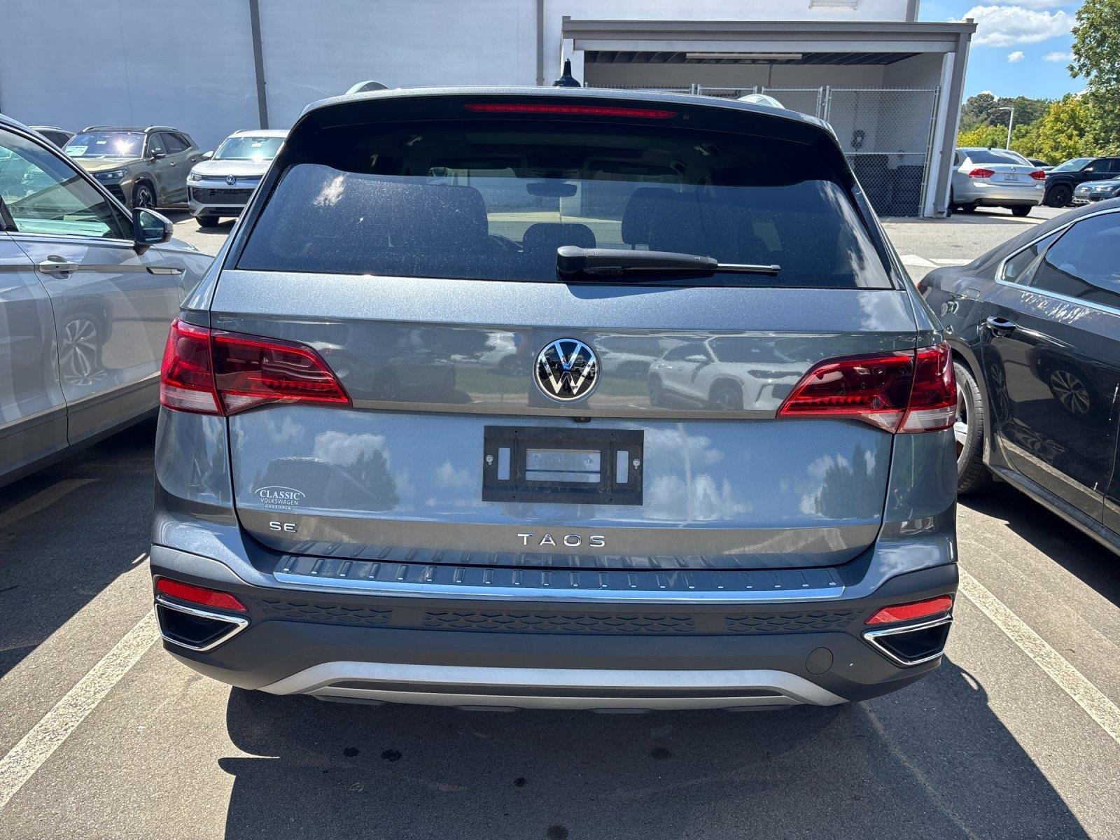Used 2024 Platinum Gray Metallic Volkswagen SE image 4
