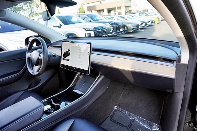 Used 2020  Tesla Long Range image 10