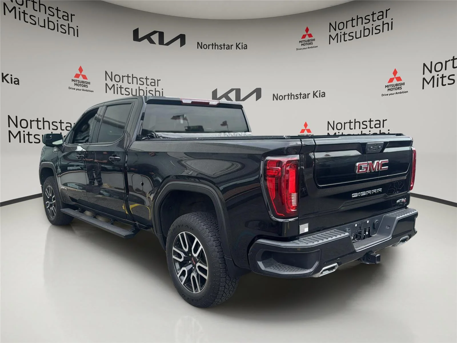 Used 2022 Onyx Black GMC AT4 image 3
