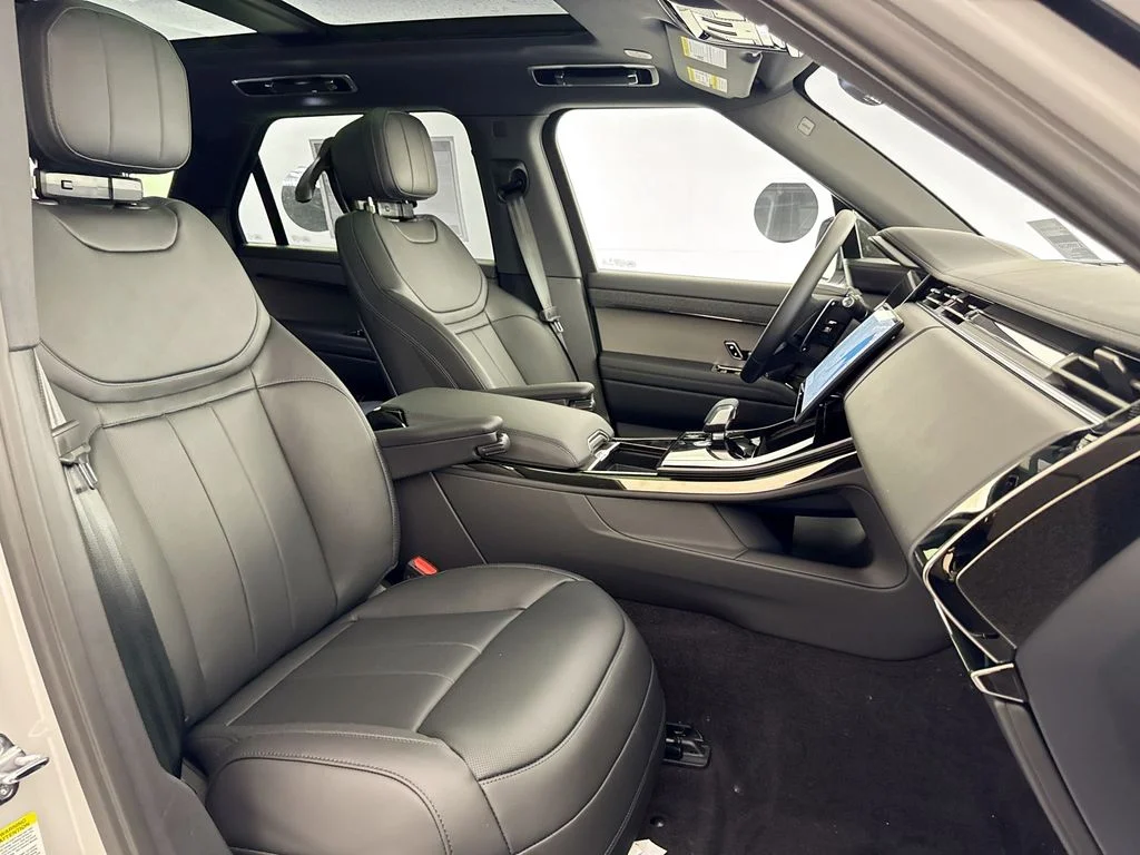 New 2026 Borasco Grey Land Rover SE image 30