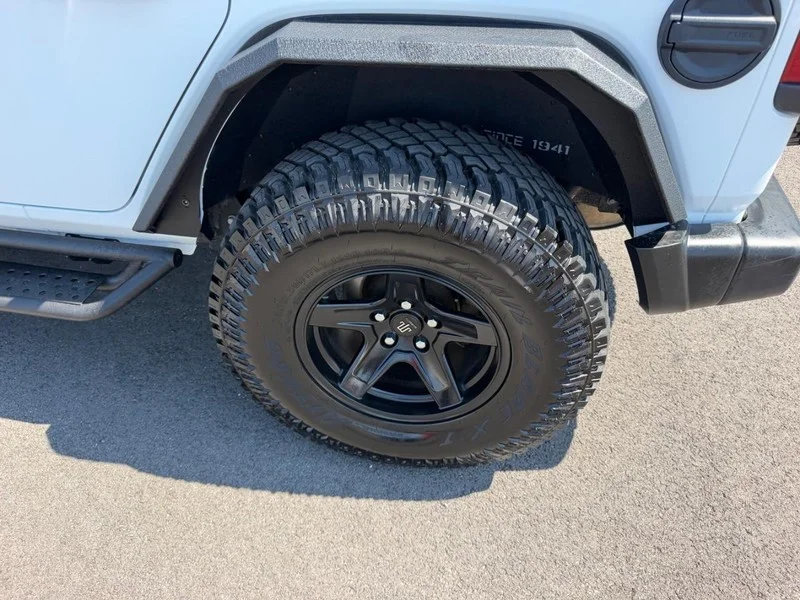 Certified Used 2019 Bright White Clearcoat Jeep Sahara image 8