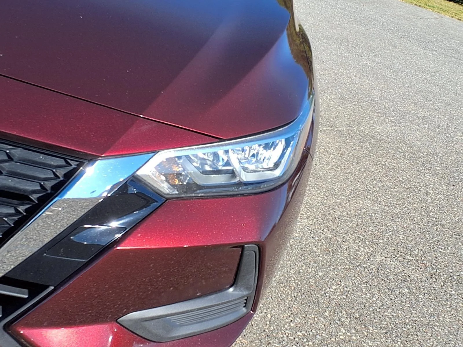 Used 2022 Rosewood Metallic Nissan SV image 16