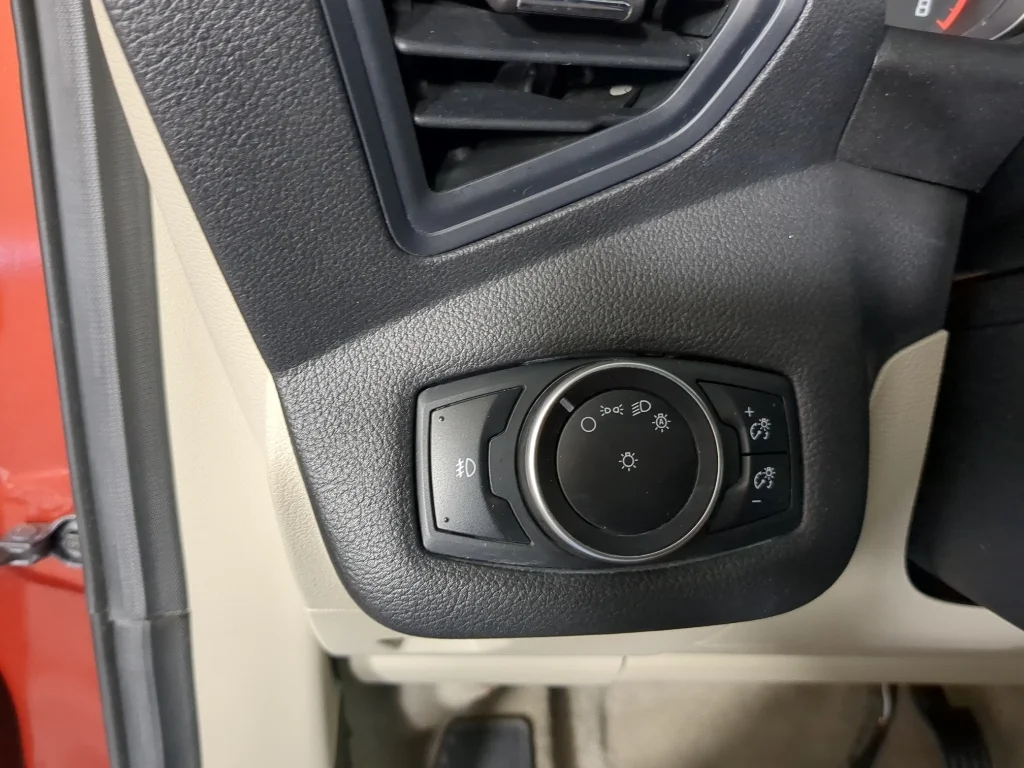 Used 2016 Red Ford SE image 27