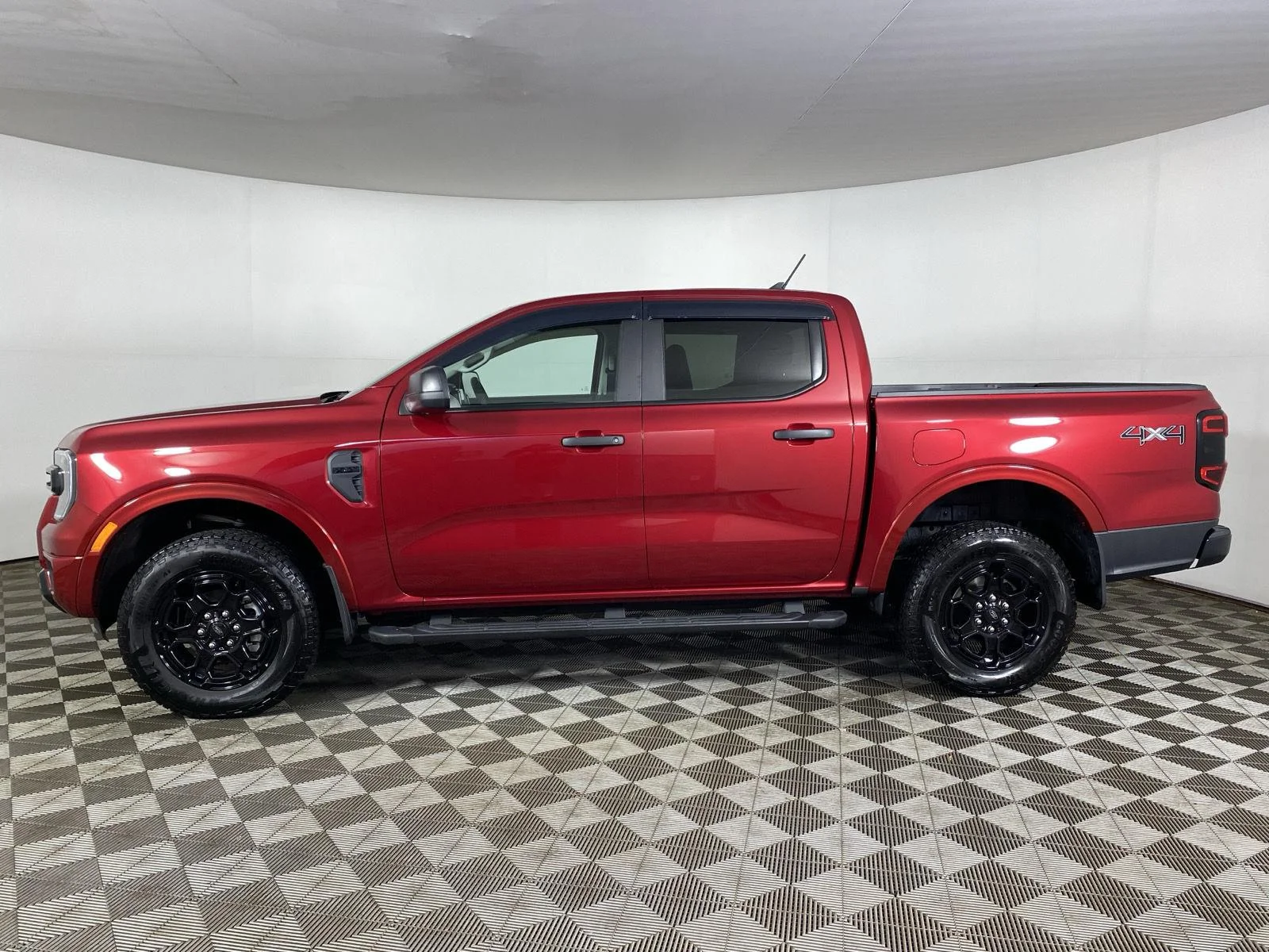 Used 2025 Ruby Red Metallic Tinted Clearcoat Ford XLT image 4
