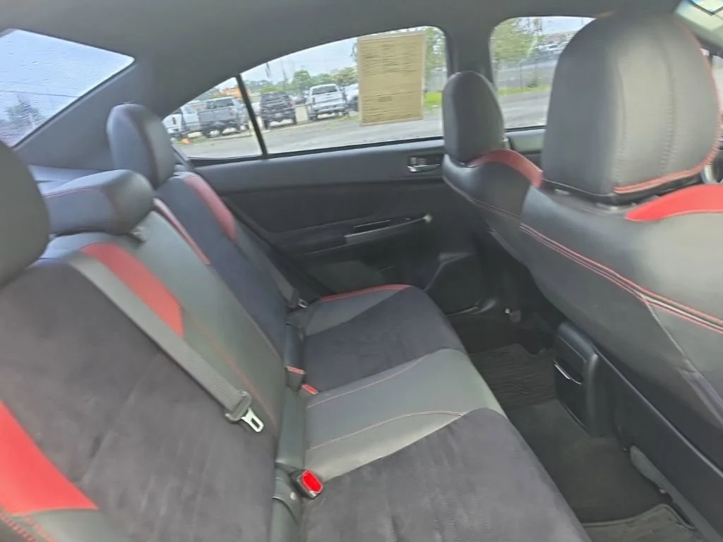 Used 2016  Subaru Base image 29