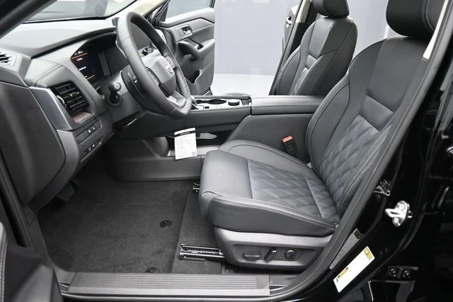 New 2026 Black Nissan Platinum image 30