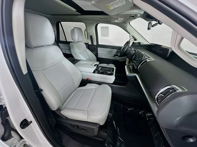 New 2027 Star White Metallic Tri-Coat Ford Platinum image 28