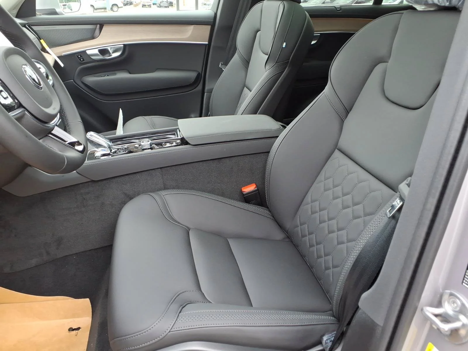 2027 Volvo XC90 Plus - Photo 4