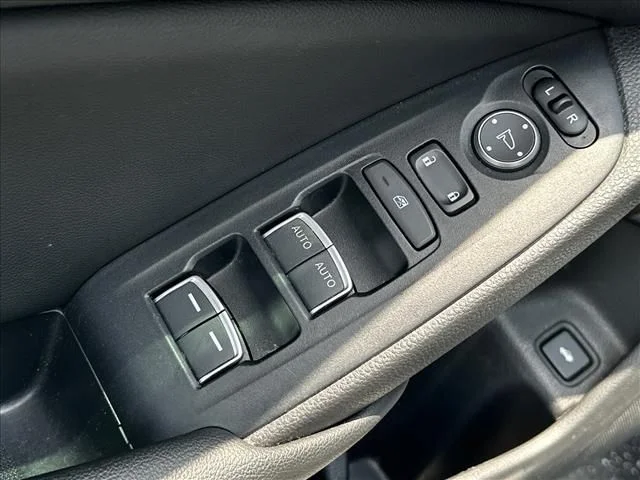 Used 2019  Honda LX image 18