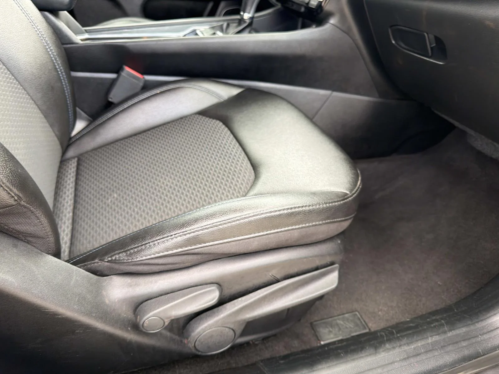 Used 2024 Gray Jeep Latitude 4x4 image 11