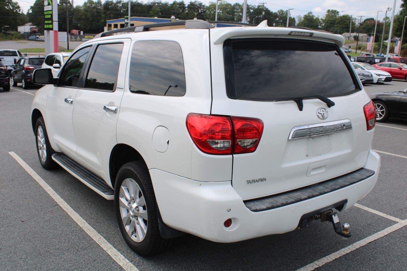 Used 2010 Blizzard Pearl Toyota Platinum image 8
