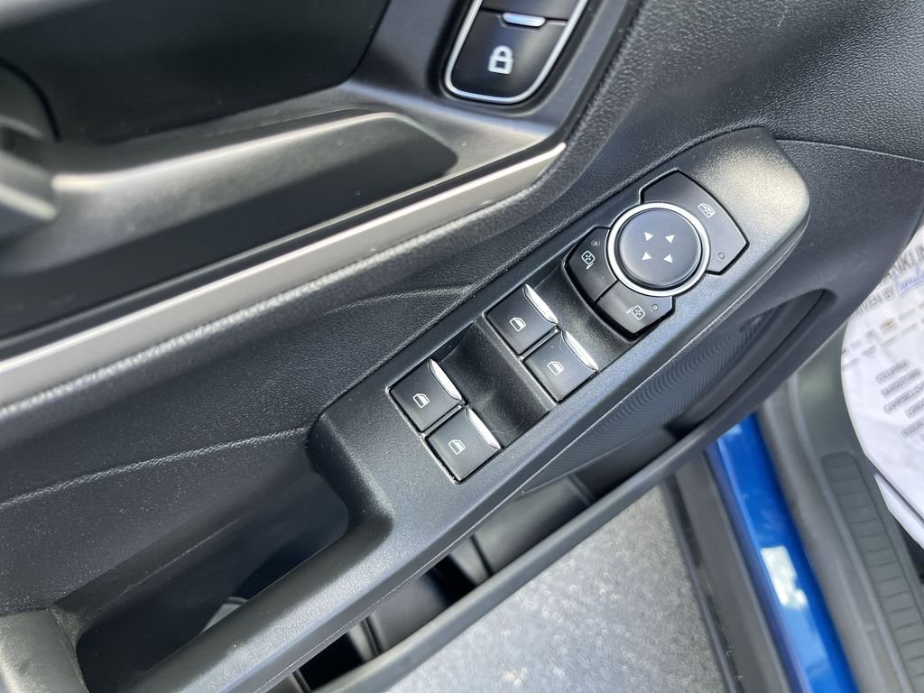 Used 2022 Blue Ford SE image 19