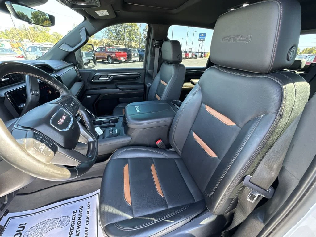 Used 2024 White GMC AT4 image 11