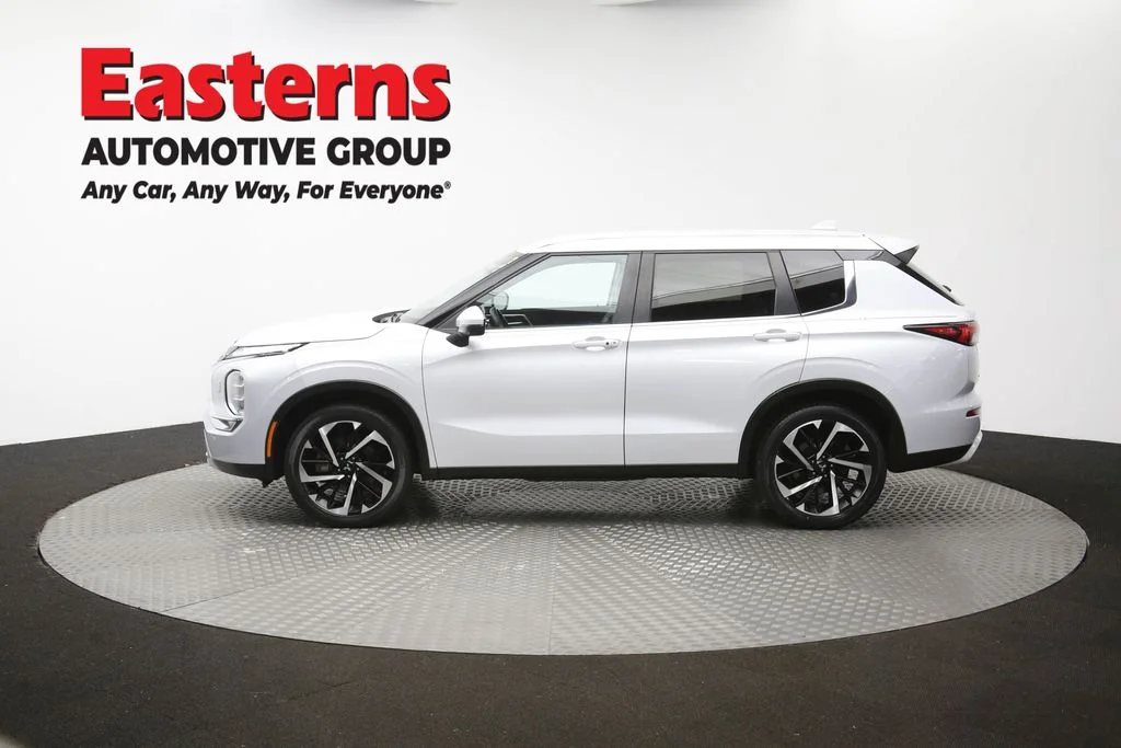 Used 2024 White Mitsubishi SE image 59