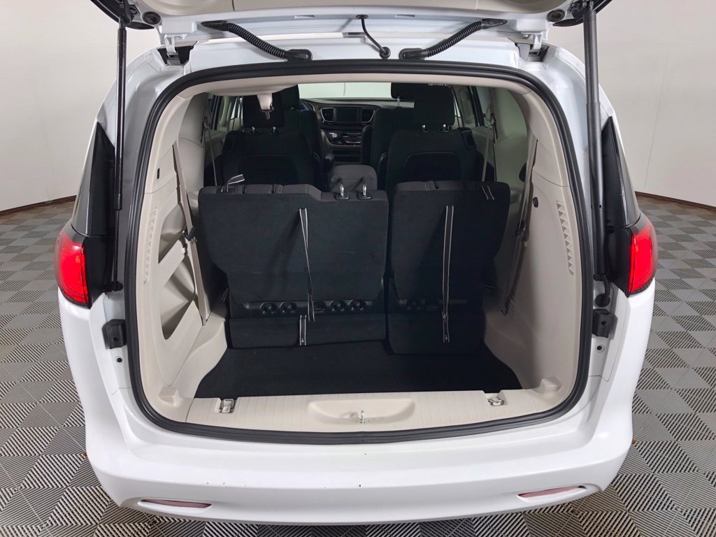 Used 2023 White Chrysler LX image 19