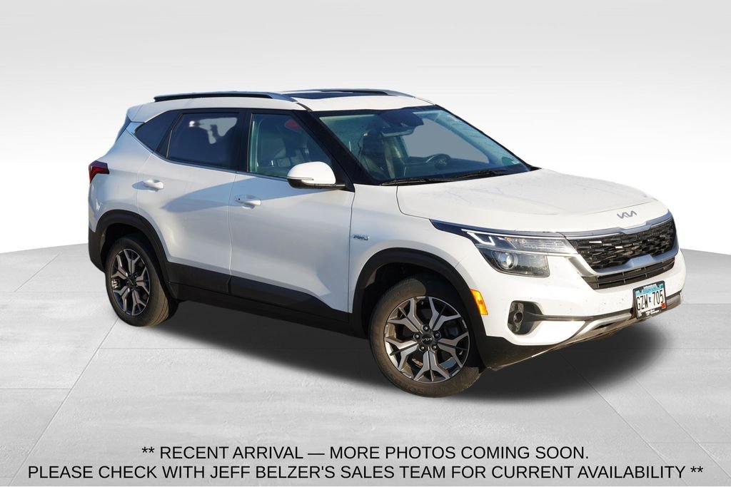 Used 2022 Snow White Pearl Kia EX image 1