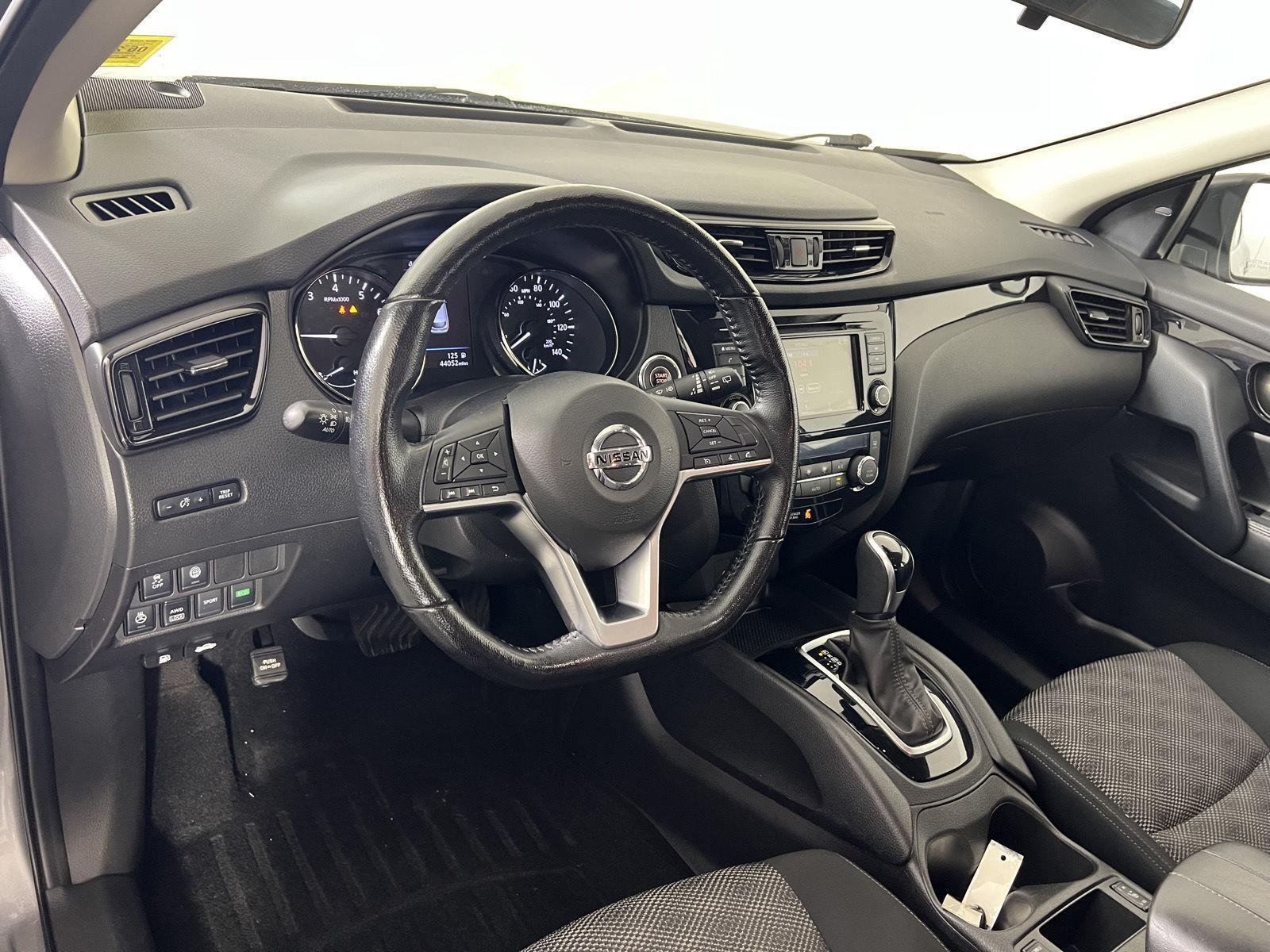Used 2022 Gun Metallic Nissan SV image 10
