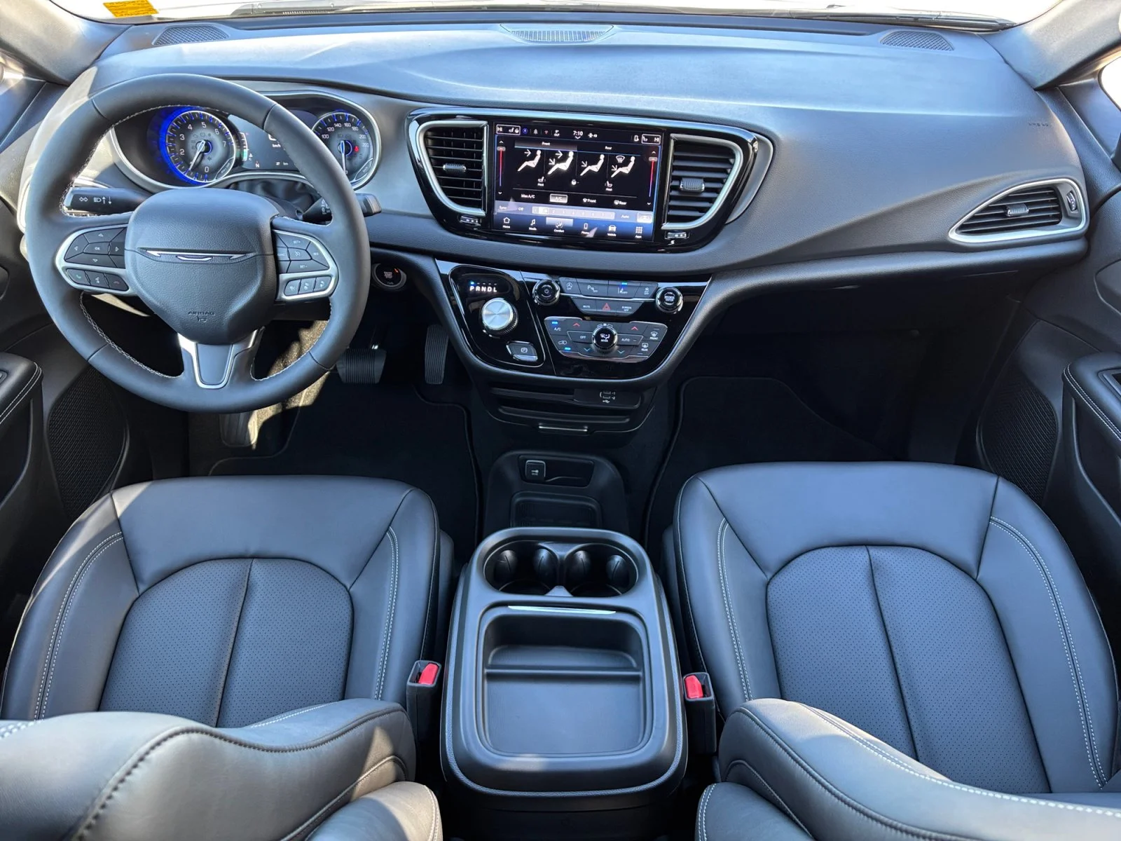 New 2027 BRIGHT WHITE Chrysler SXT image 12