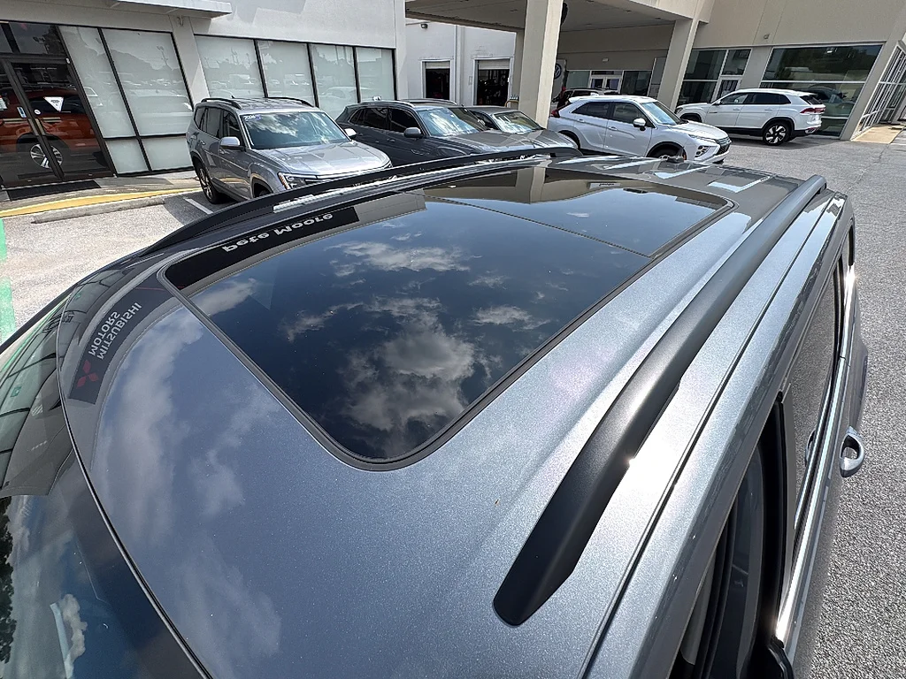 Used 2023 Platinum Gray Metallic Volkswagen 3.6L V6 SE w/Technology FWD image 13