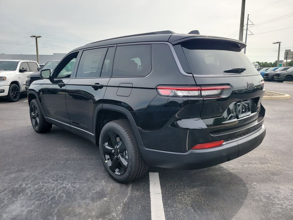 New 2026 Diamond Black Crystal Pearl-Coat Exterior Paint Jeep Limited image 7