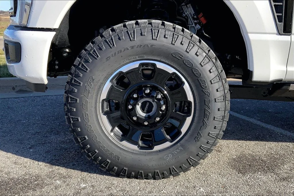 New 2026 Star White Metallic Tri-Coat Ford Platinum image 12