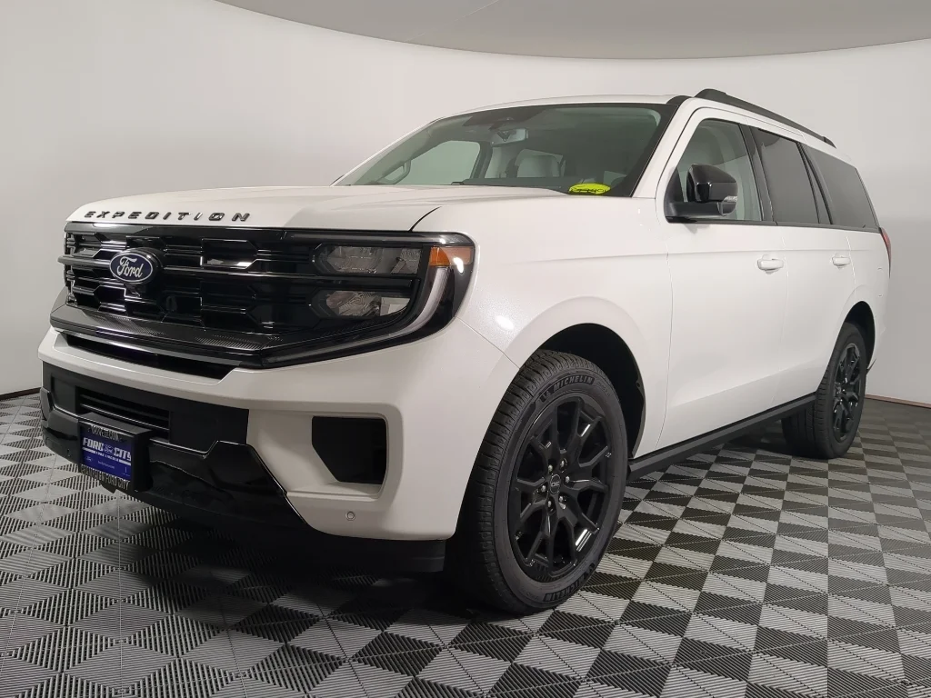 New 2027 Star White Metallic Tri-Coat Ford Platinum image 5