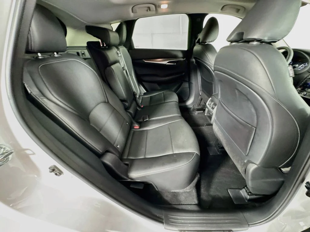 Certified Used 2023 White INFINITI LUXE image 38