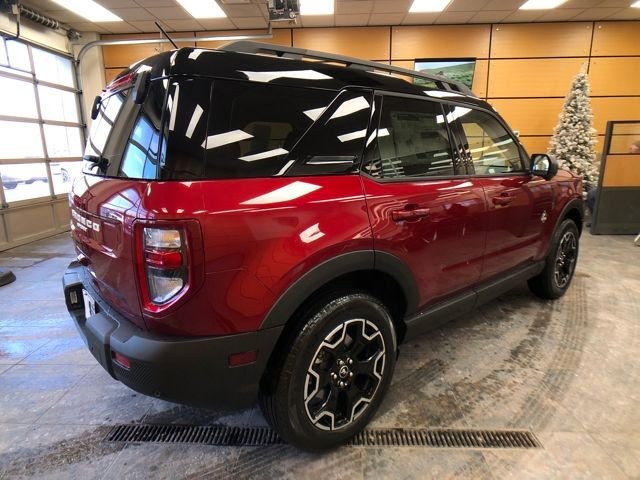 New 2025 Ruby Red Metallic Tinted Clearcoat Ford Outer Banks® image 7