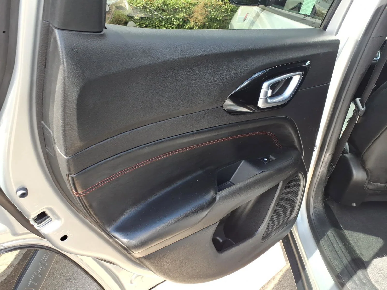 Used 2025 Silver Zynith Metallic Clearcoat Jeep Trailhawk image 14
