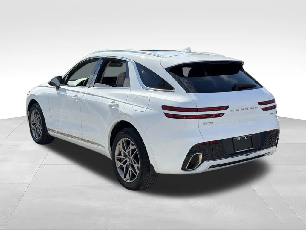 Used 2024 White Genesis 2.5T image 5