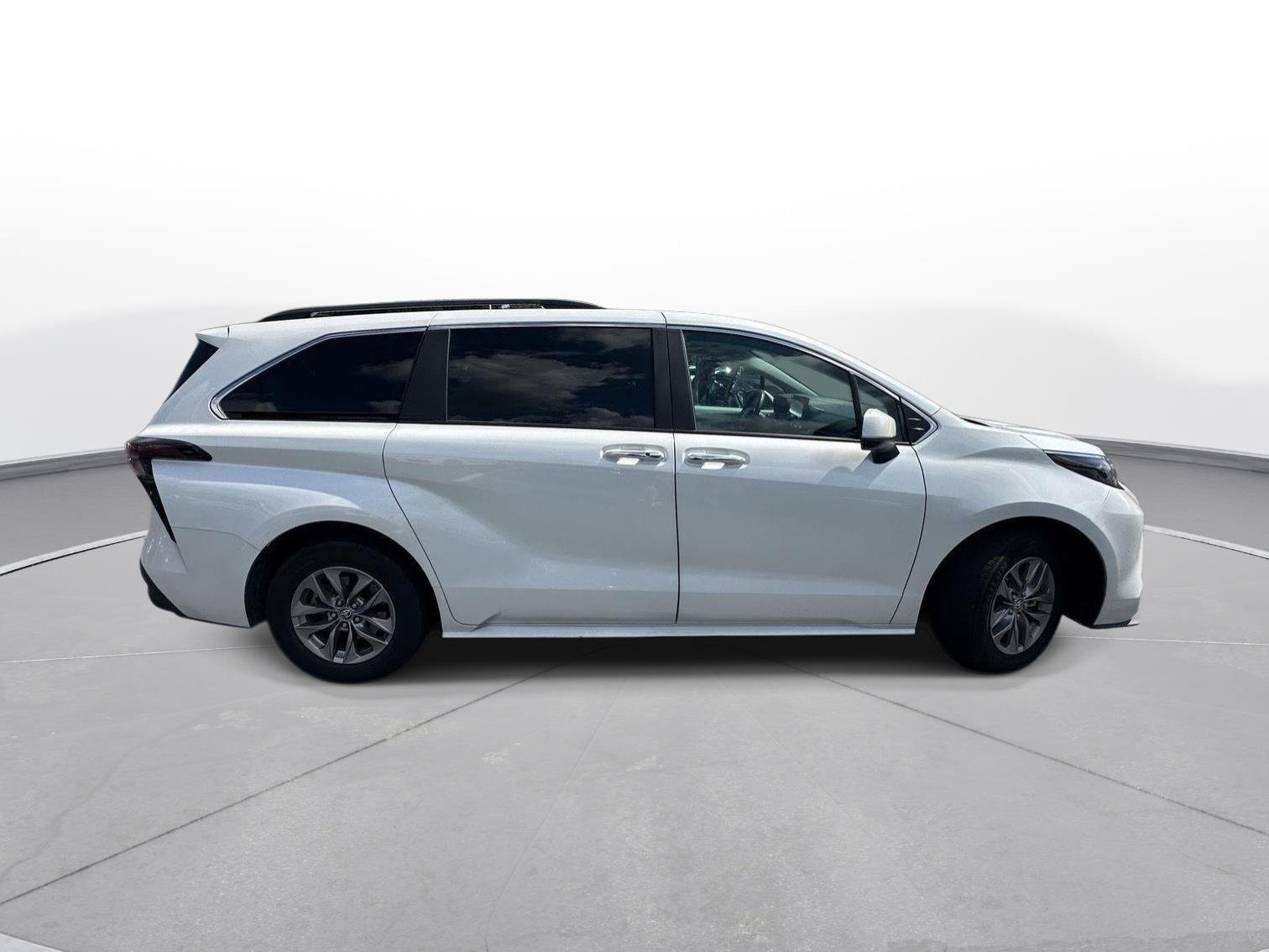 Used 2025 Wind Chill Pearl Toyota XLE image 5
