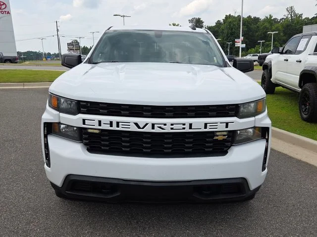 Used 2022 White Chevrolet Custom image 2