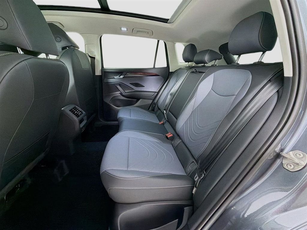 New 2026 Platinum Gray Metallic Volkswagen 2.0T SE 4MOTION image 26