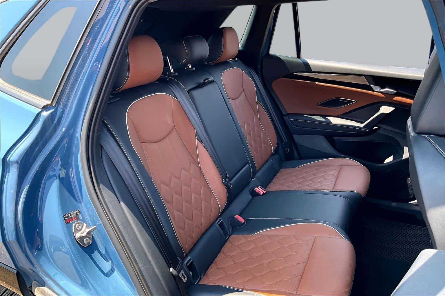 Used 2025 Monterey Blue Pearl Volkswagen SEL R-Line image 17