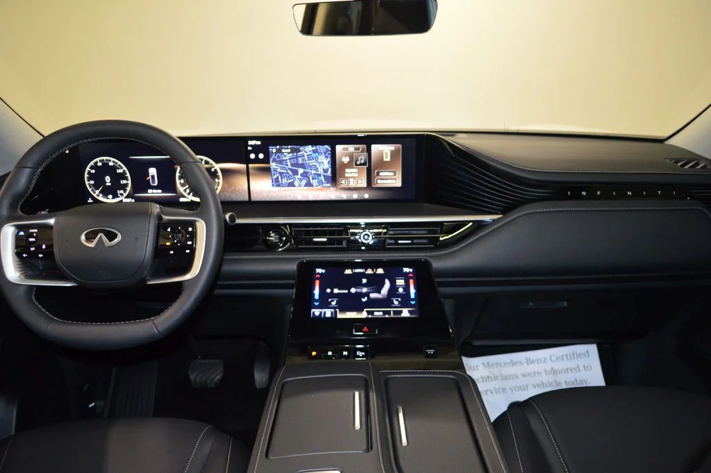 Certified Used 2025 White INFINITI PURE image 36