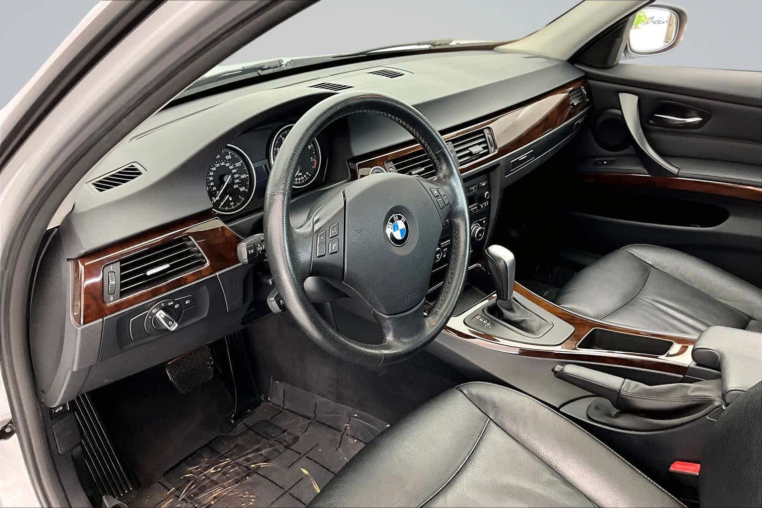 Used 2011 BMW 3 Series 328i with VIN WBAPK7C57BF195729 for sale in Des Moines, IA