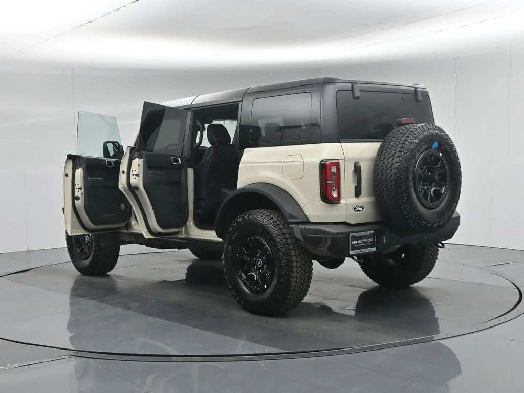 New 2026 Desert Sand Ford Badlands image 33