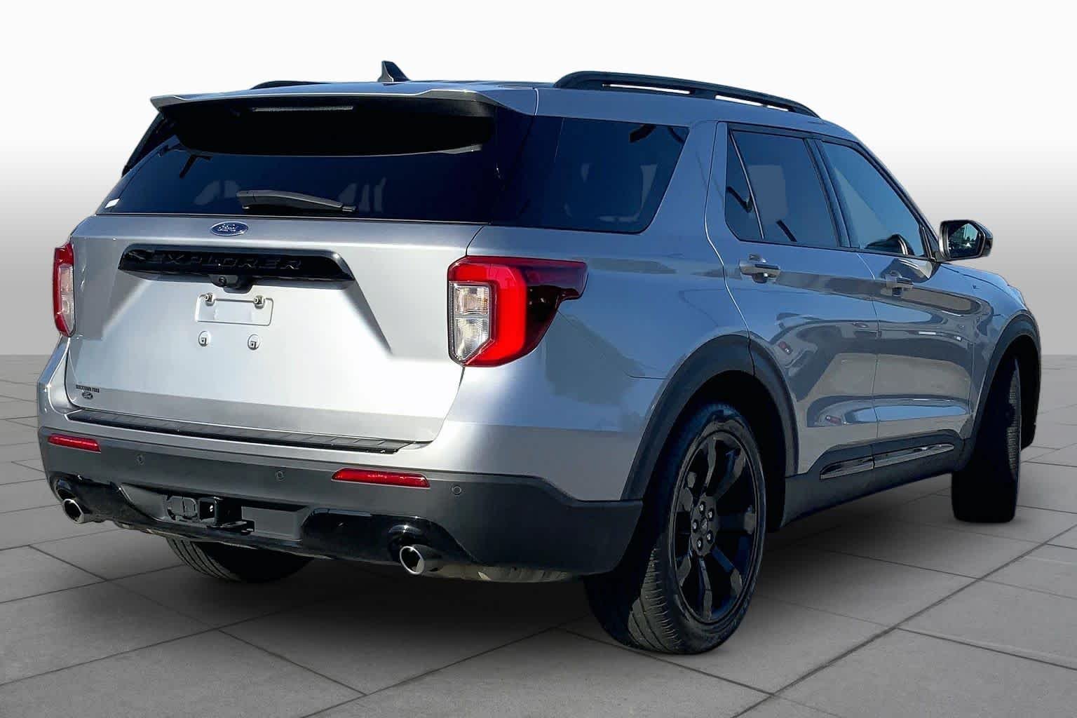 Used 2023 Iconic Silver Metallic Ford ST-Line image 13