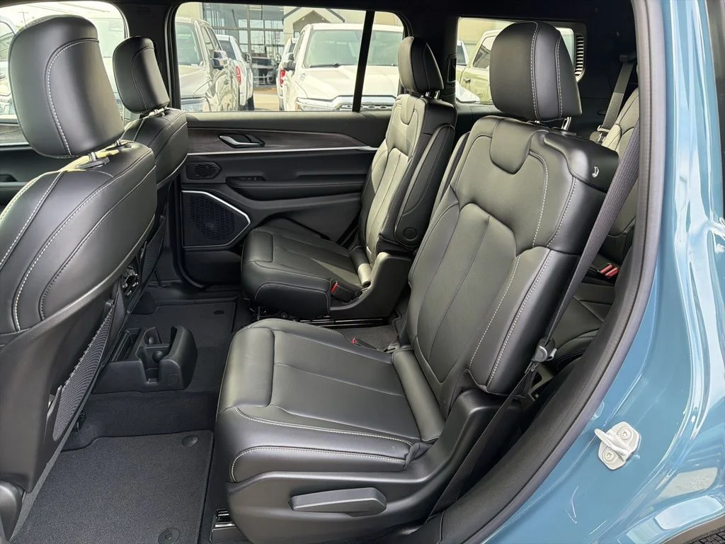 New 2026 Steel Blue Exterior Paint Jeep Limited image 25