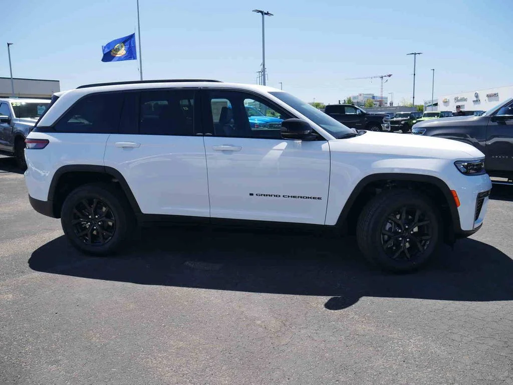 New 2026 White Jeep Altitude image 19