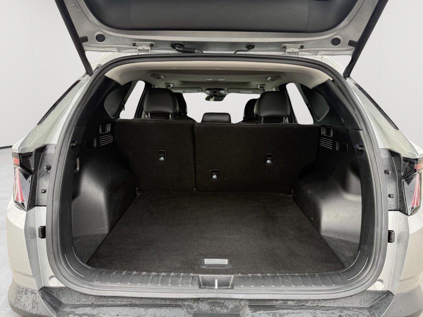 Used 2023 Shimmering Silver Hyundai SEL image 11