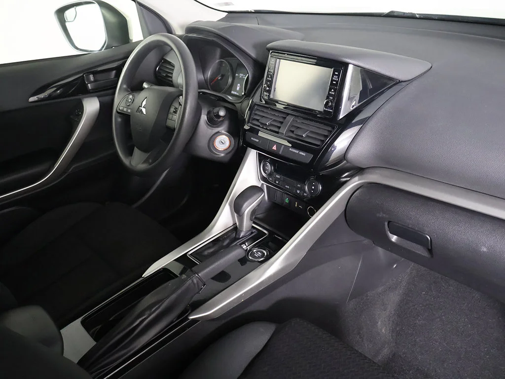 Used 2024 Silver Mitsubishi ES image 24