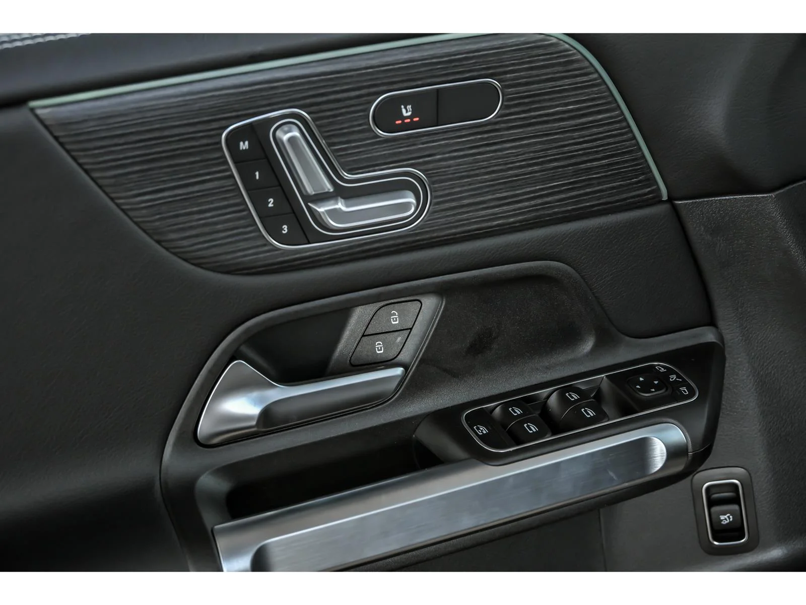 New 2026 Mountain Grey Metallic Mercedes-Benz GLB 250 image 5
